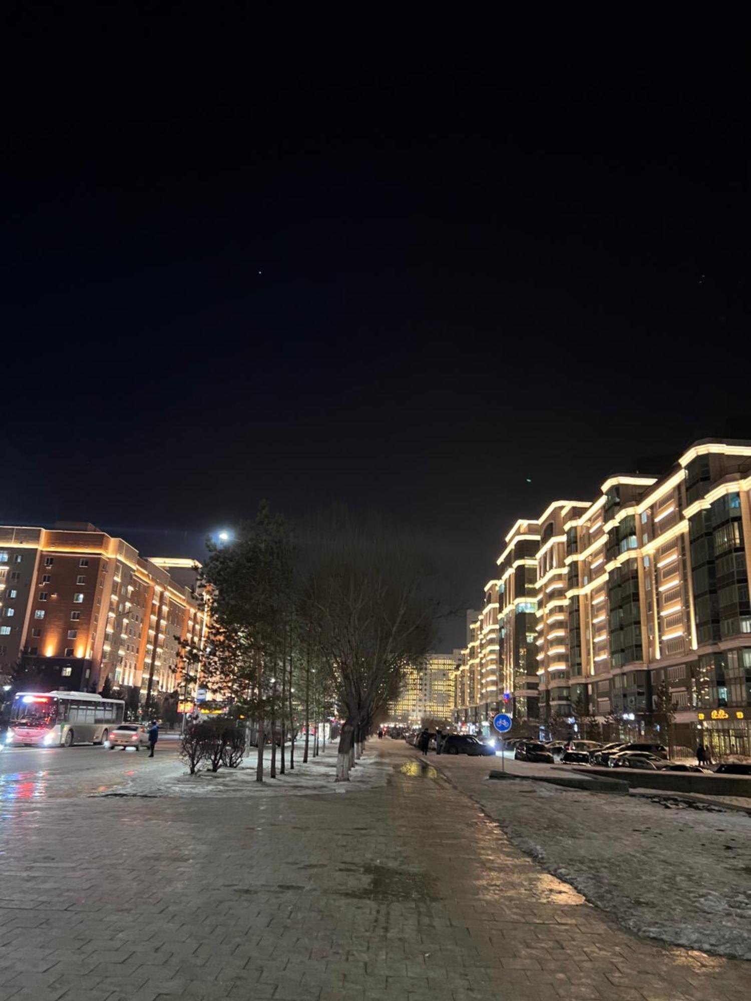 7 Очень Теплая Возле Байтерека Квартира Для 1-4 Человек Astana Exteriör bild